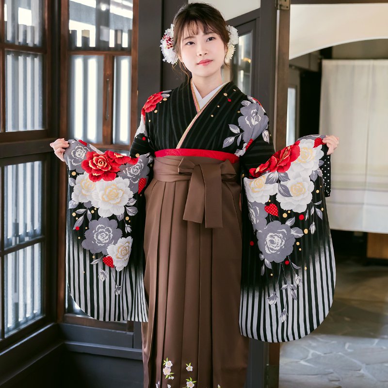 二尺袖袴：南明奈G520 黒 ストライプに薔薇│ 袴レンタル │ 京都着物