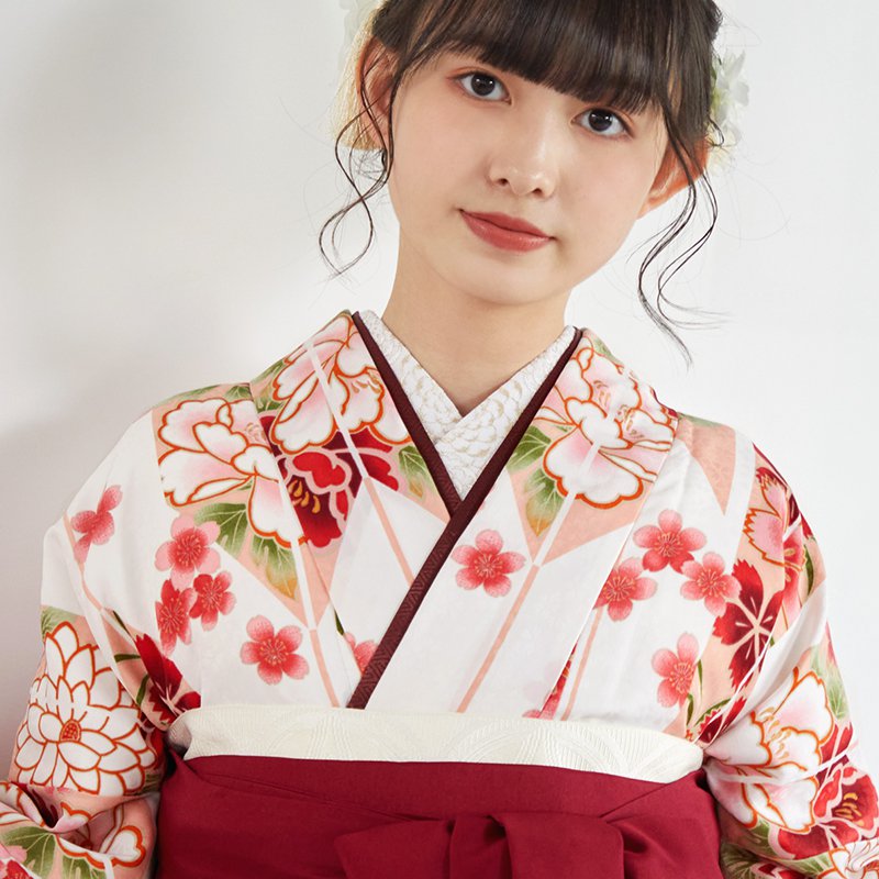 二尺袖袴：HG556 白・赤 矢羽根に牡丹(A004)│ 袴レンタル