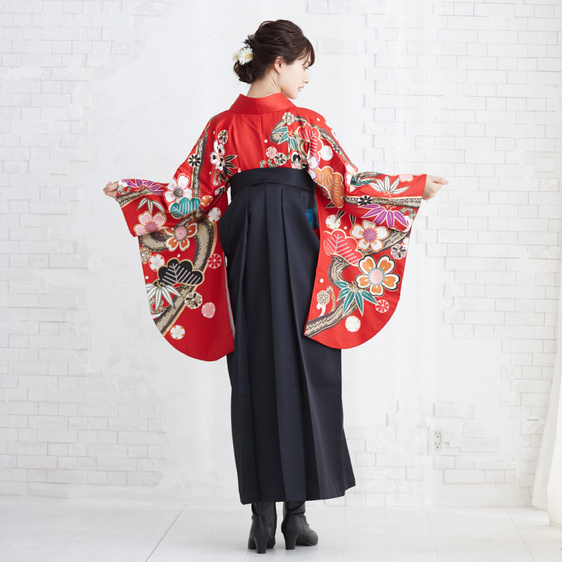 かりな様【新品】二尺袖　袴用着物①花柄　赤系　色音　小振袖＋黒×赤の袴のセット 二尺袖袴：ananG621 赤 桜と松に流水│ 袴レンタル │ 京都着物