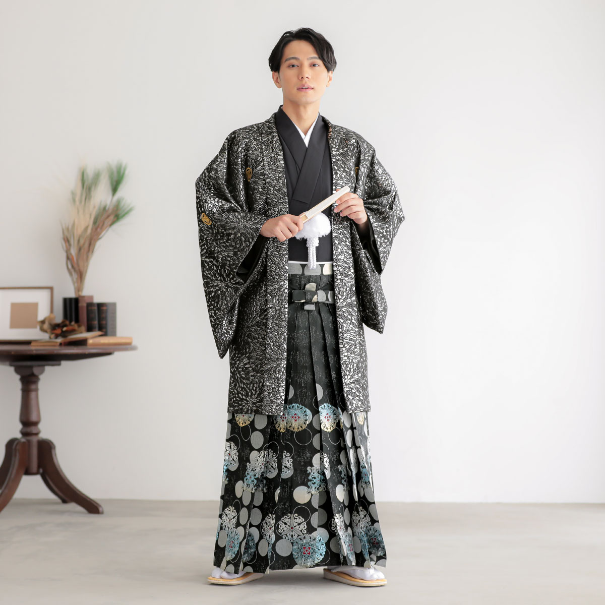 Y030-Y170 黒 むじな菊×柄袴│ 紋付袴レンタル │ 京都着物レンタル夢館