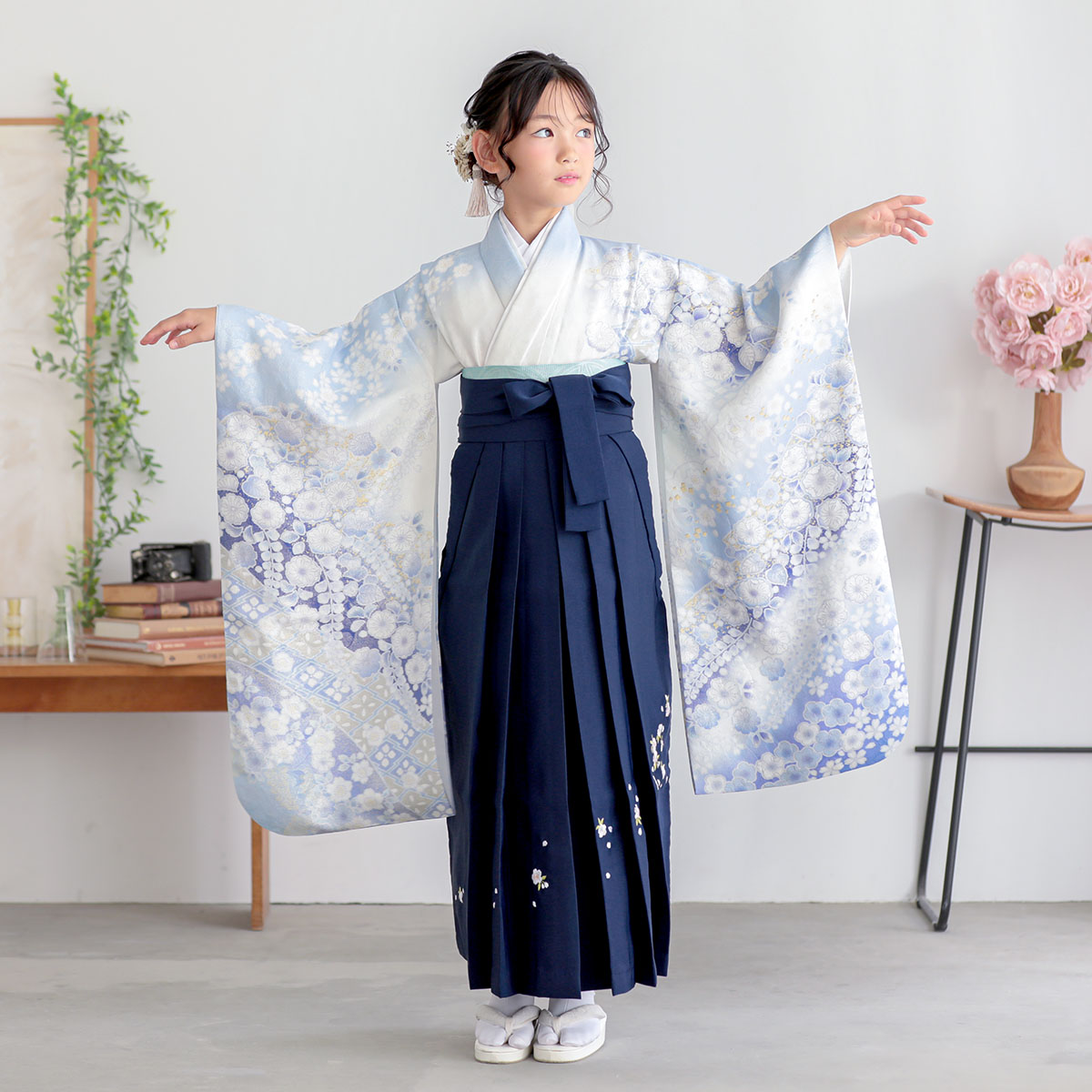 四つ身＋袴レンタル：N226 【正絹】白×淡ブルー 金通し辻が花│ 袴