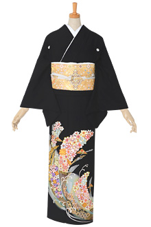 黒留袖：T336 華紋唐草と花の丸紋赤暈し| 黒留袖レンタル │ 京都着物  