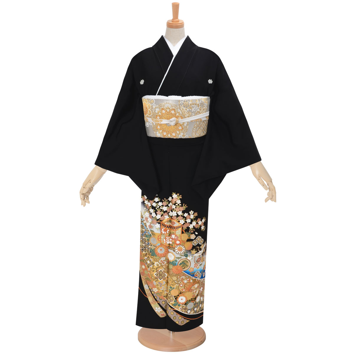 しんさん　黒留袖 金彩 貝桶 逸品 黒留袖：T359 桂由美 几帳に貝桶(T357)| 黒留袖レンタル │ 京都着物