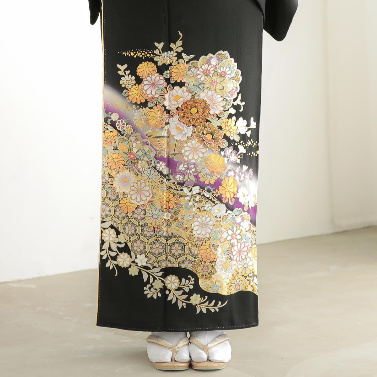 黒留袖：T399 桂由美 紫 道長取りに翔鶴と花籠| 黒留袖レンタル