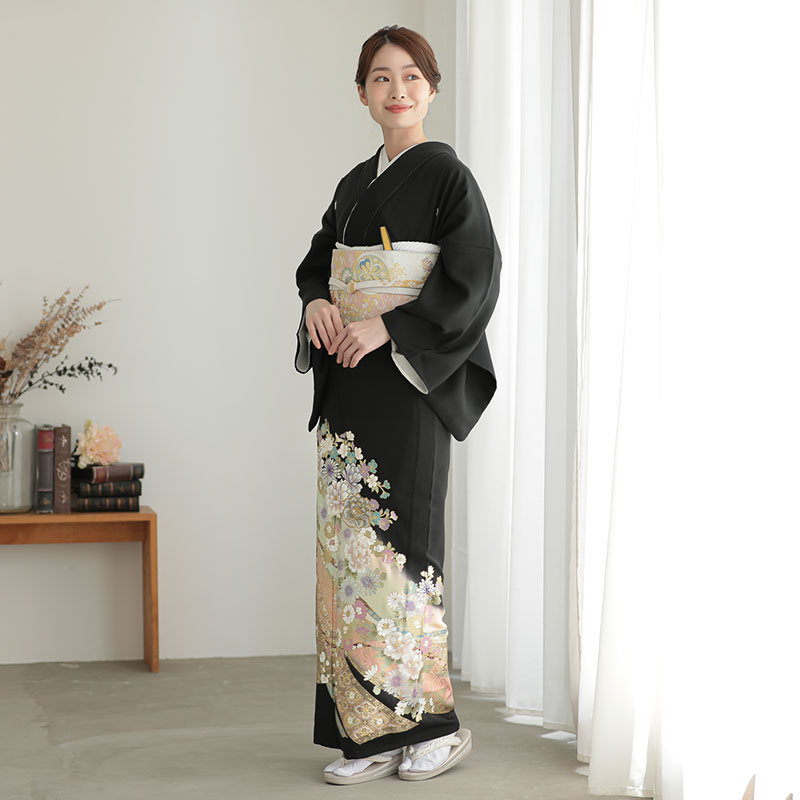 黒留袖：T405 桂由美 ベージュぼかし 流れ熨斗に牡丹(T386)(T387)| 黒