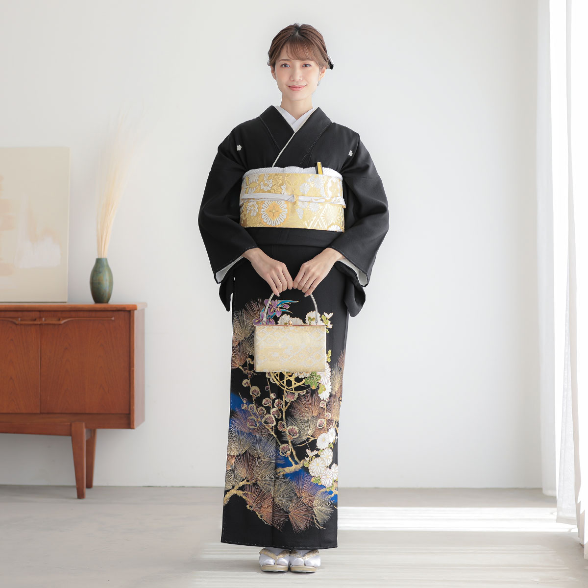 黒留袖：T419 桂由美 ブルー 花籠に菊松梅| 黒留袖レンタル