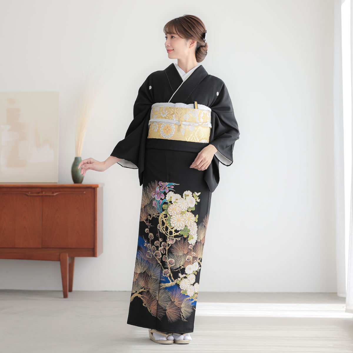 黒留袖：T419 桂由美 ブルー 花籠に菊松梅| 黒留袖レンタル │ 京都