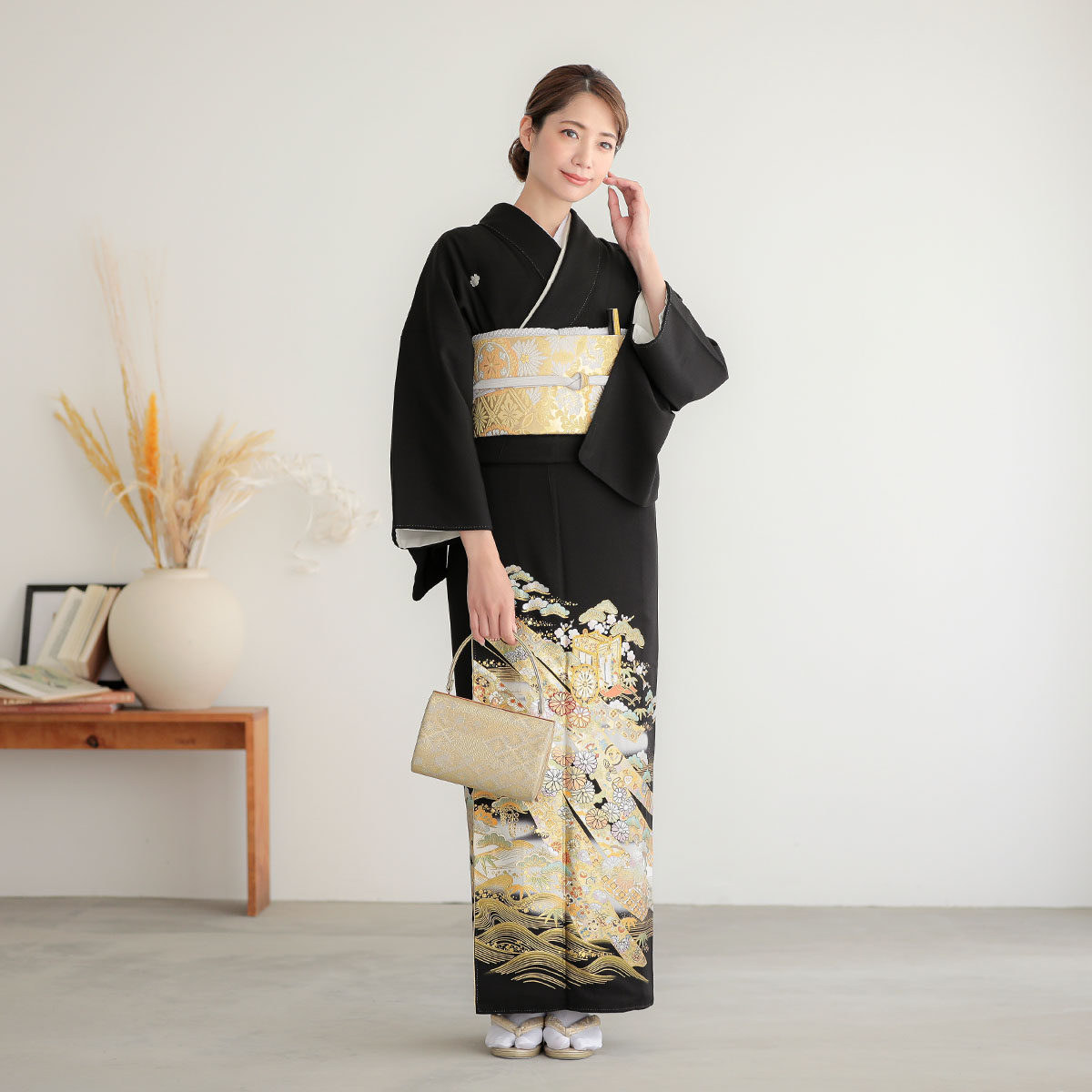 黒留袖：T434 桂由美 貝桶に蔓帯(T438)| 黒留袖レンタル │ 京都着物