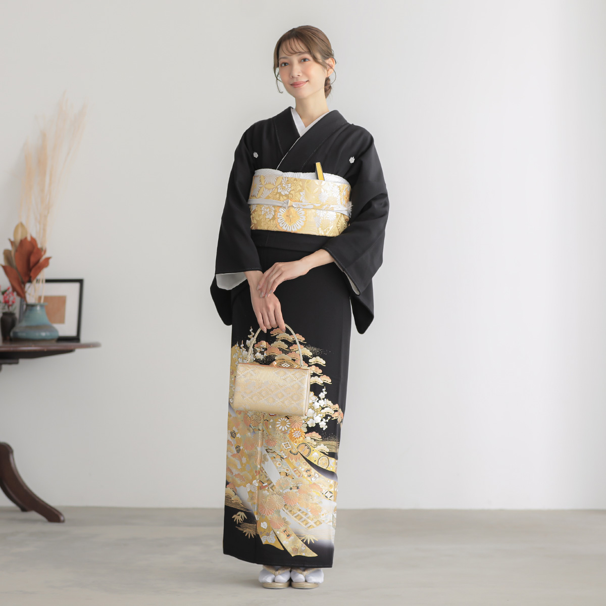 黒留袖：T441 桂由美 貝桶熨斗に吉祥草花| 黒留袖レンタル │ 京都着物