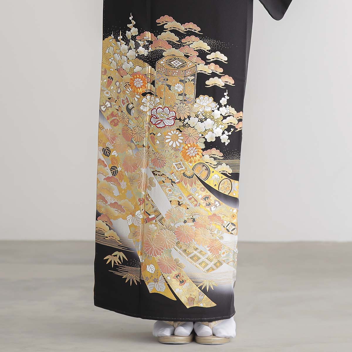 黒留袖：T441 桂由美 貝桶熨斗に吉祥草花| 黒留袖レンタル │ 京都着物 