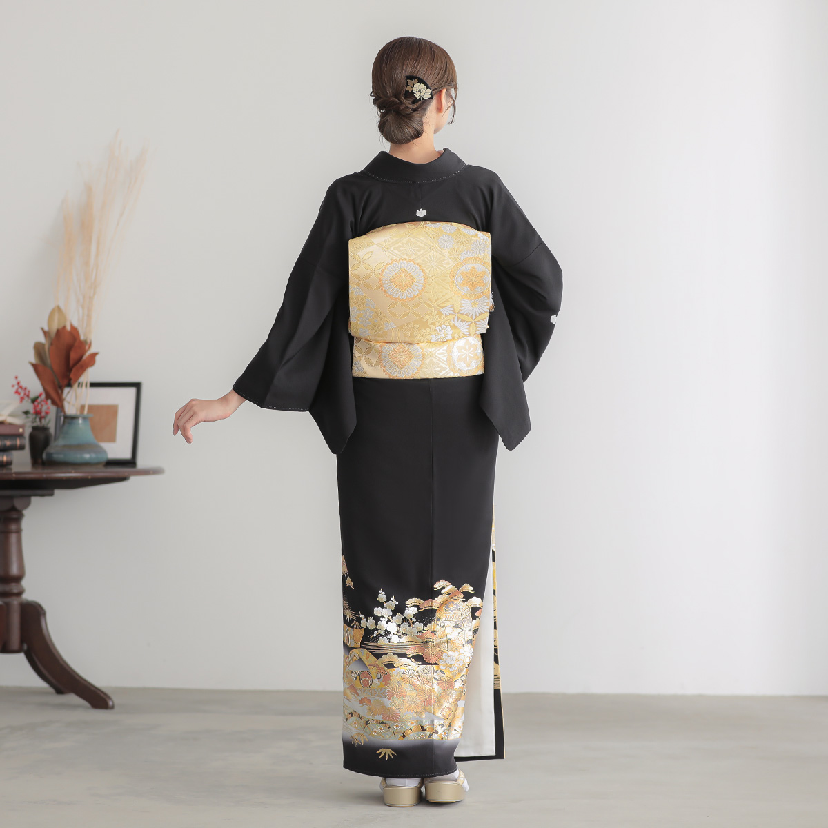 黒留袖：T441 桂由美 貝桶熨斗に吉祥草花| 黒留袖レンタル │ 京都着物