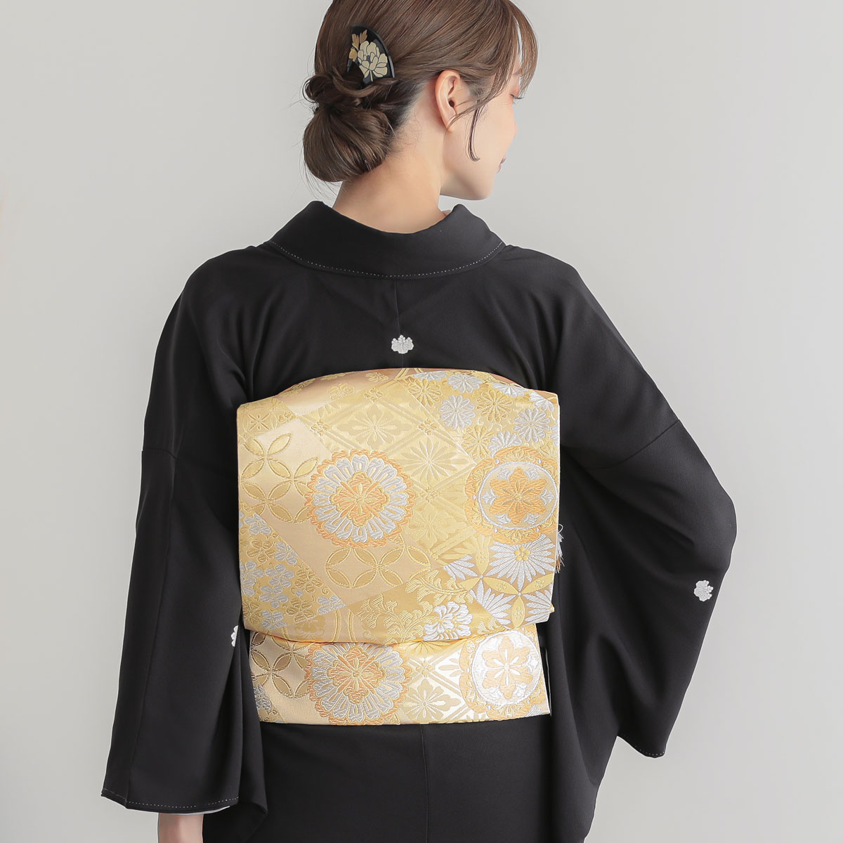 黒留袖：T441 桂由美 貝桶熨斗に吉祥草花| 黒留袖レンタル │ 京都着物