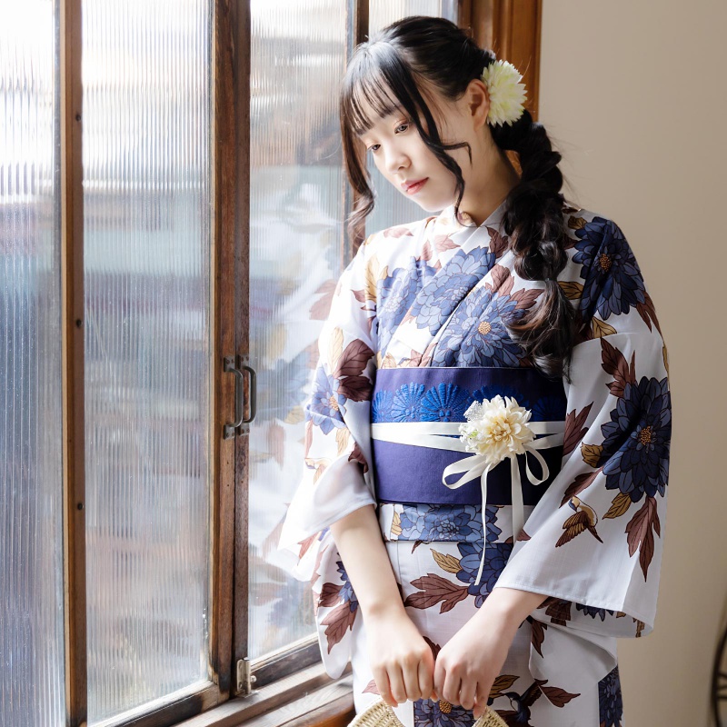 浴衣: YK073 きもの町 スノーホワイト ダリアに蜂鳥 | 京都着物