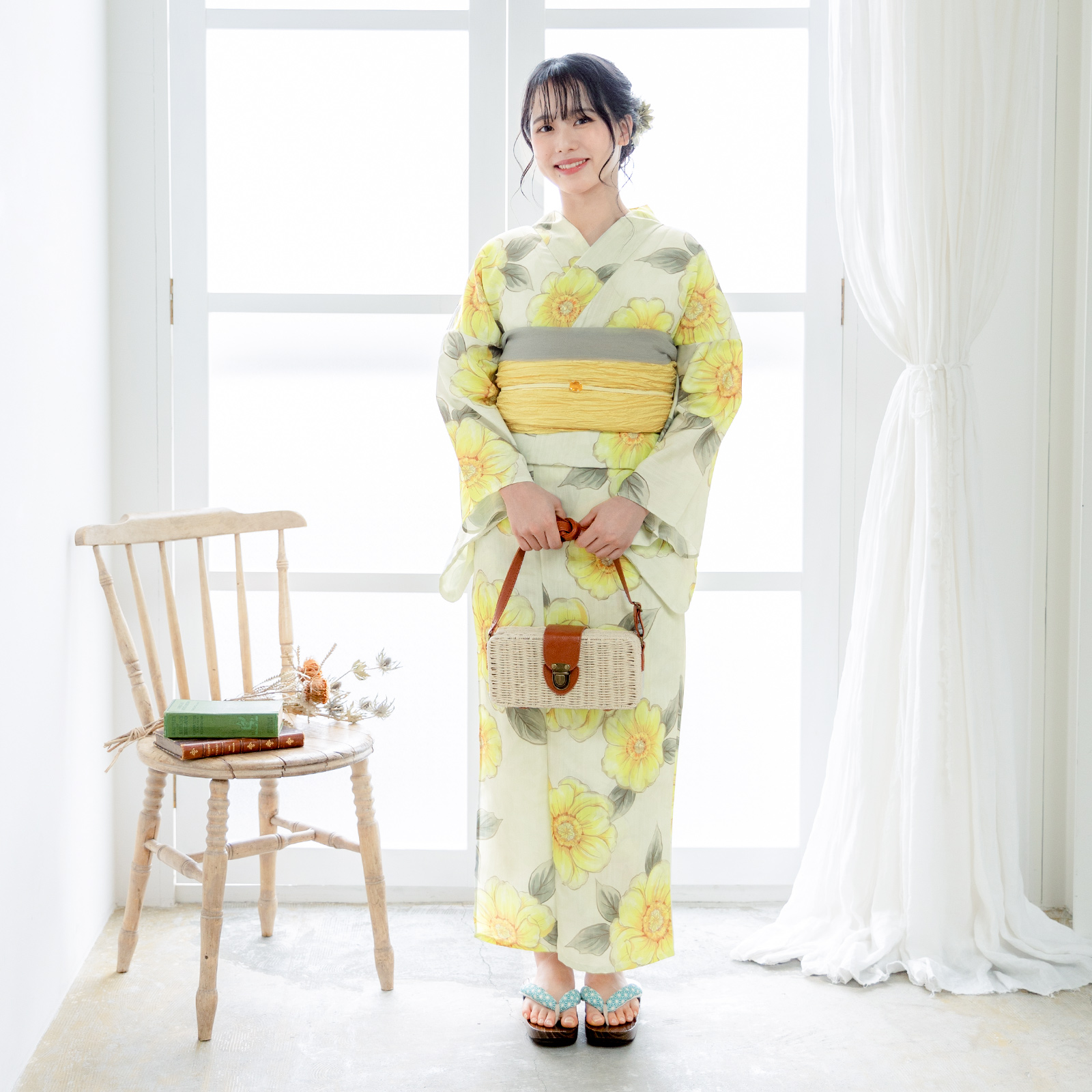 京都岡重 青系 花柄 浴衣 タグ付未使用　薄い黄色のアクセント 青と黄色の花柄 浴衣 - メルカリ